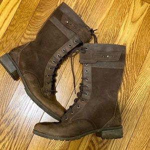 size 8 woman’s Timberland lace up boot w/zipper